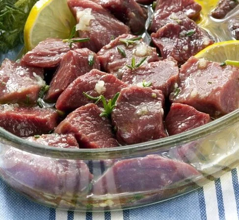 shashlyk-marinovannyy-iz-baranyny-myakot'